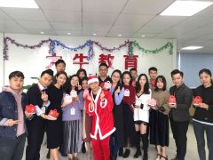 情溢天資教育集團(tuán)，我們都是圣誕老人